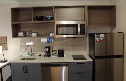 Southfield Hotel | Candlewood Suites Southfield - Detroit by IHG
