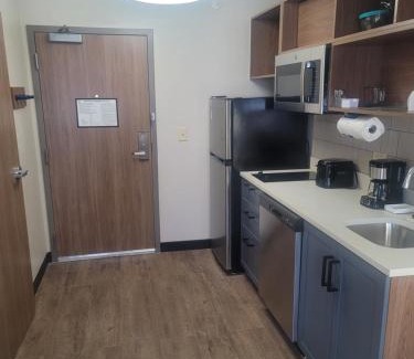 Southfield Hotel | Candlewood Suites Southfield - Detroit by IHG