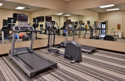 Downtown Hotel | Candlewood Suites Terre Haute by IHG
