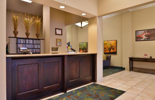 Downtown Hotel | Candlewood Suites Terre Haute by IHG