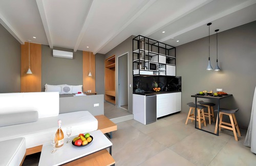 Vathi House | Canes Maxima Suite Private Pool