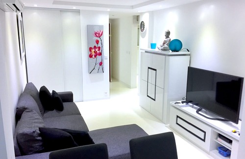 Cannes La Bocca Apartment | Cannes - Sea view apartment, beach front, pool, garden, internet, aircon