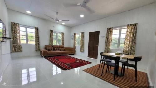 Bukit Payong House | Cantik-La Homestay Kolam Kuala Terengganu 3 Bilik