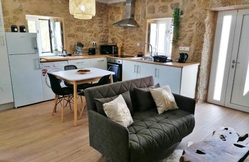 Almeida House | Cantinho D'Aldeia
