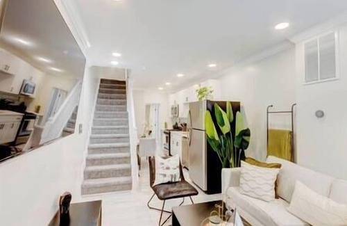 Canton House | Canton’s Finest Luxury Stay: Walk to Park, Bars!