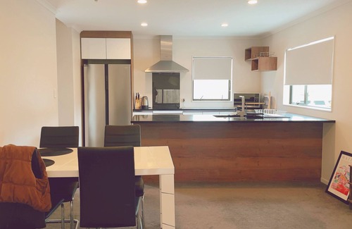 Hamilton House | Canvas of Comfort — A Modern Townhouse of Four Suites