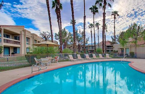 Cathedral City Apartment | Canyon Shores Getaway