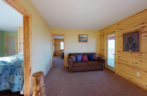 La Sal House | Canyonlands Lodging Wolf Springs Retreat