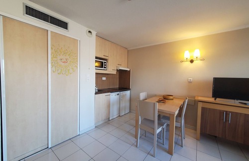 Frejus Port Apartment | Cap Hermès Studio Port View 31m2 air-conditioned WIFI 3 people swimming pool beaches parking