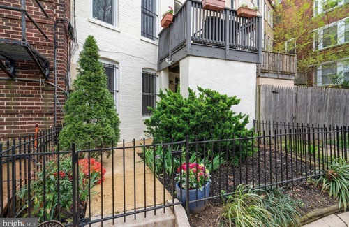 Stanton Park Apartment | Cap Hill Renovated Apt in Beautiful Historic Home - Walk to Capitol