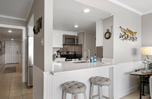 Rockport Condo | Cap'm Ken's | Pet Friendly + Pool Access!