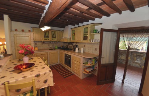 Castelvecchio House | Capannori Stylish Townhouse