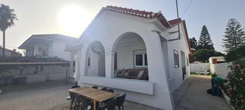 Costa de Caparica House | Caparica-Pool and walking distance to the beach