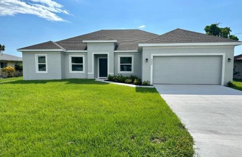 Fort Myers House | Cape Coral-Ft Myers Waterfront Four Bedroom Home