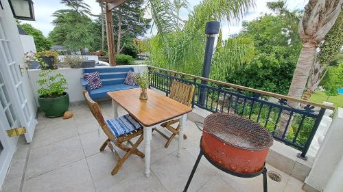 Welgemoed Apartment | Cape Dutch Flair Business unit