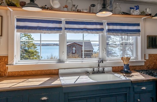 Yarmouth House | Cape Forchu Coastal Retreat