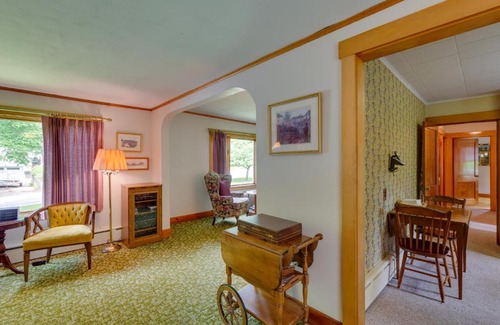Farmington House | Cape House in Farmington with Shared Outdoor Pool!