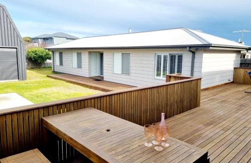 Capel Sound House | Capel Home House and Guest House by Ready Set Stay - BYO LINEN & TOWELS