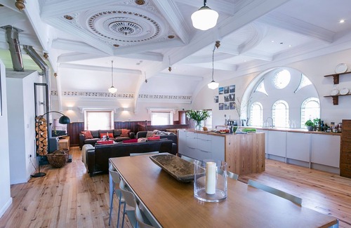 Ty Croes Apartment | Capel Seion - sleeps 22 guests in 11 bedrooms