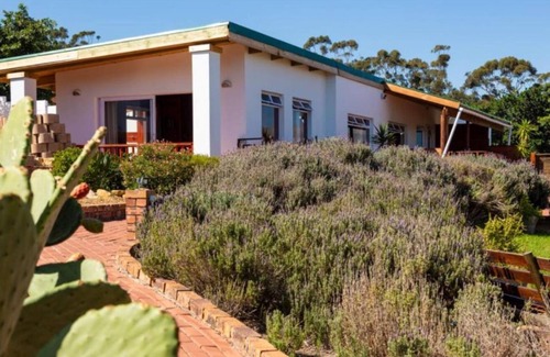 Helderberg Rural Cabin | CAPELANDS RESORT- GARDEN COTTAGE #1