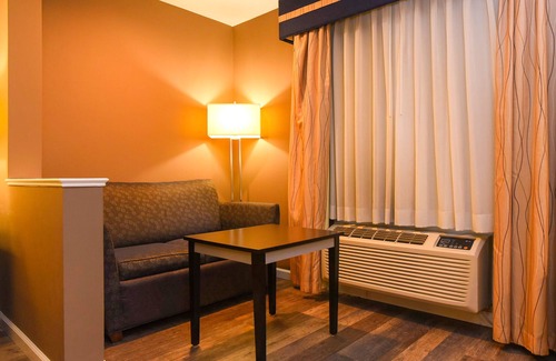 Hampton Manor Hotel | Capital Inn & Suites