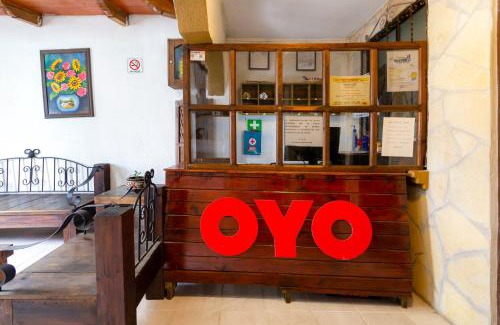 De Mexicanos Hotel | Capital O OYO Hotel Las Nubes Mercado de Dulces y Artesanias Ambar, San Cristobal De Las Casas