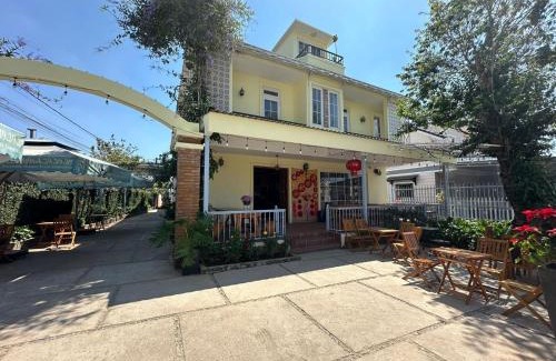 Da Lat Hotel | Capital O 1231 Hoang Yen Hotel & Coffee