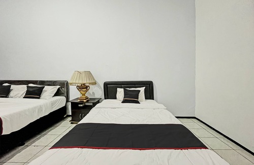 Blimbing Hotel | Capital O 1362 Ciliwung Guest House Syariah