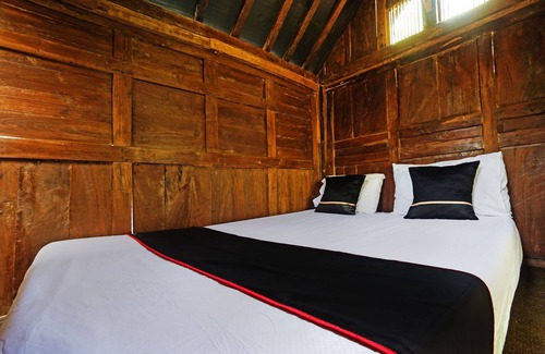 Klojen Hotel | Capital O 93238 Lembah Mbalong Resort