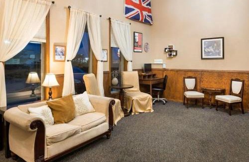 Kingdom City Hotel | Capital O Amerihost Inn and Suites Kingdom City Hwy 54 MO