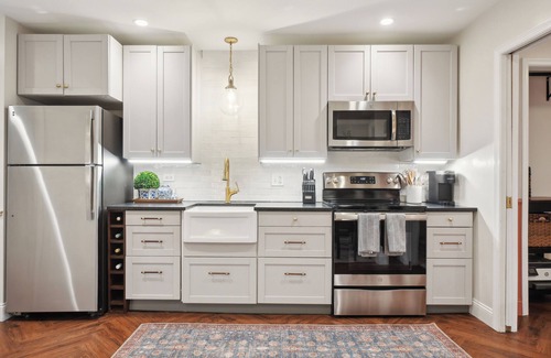 Kingman Park Apartment | Capitol Hill Retreat – Walk to Metro, Free Parking, Kid-Friendly + Full Kitchen