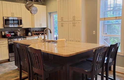 Stanton Park House | Capitol Hill Two-Story home walk to the US Capitol 1.5 miles to White House