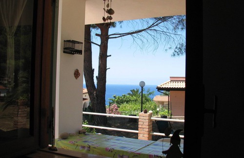 Santa Maria House | Capo Vaticano: house /villa with large garden, 300 meters from the sea