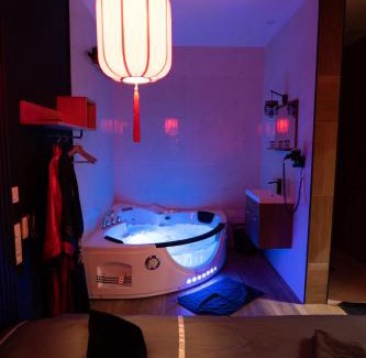 Trith-Saint-Leger Apartment | Capsule Japon - Jacuzzi - Netflix & Ecran Cinéma - Xbox
