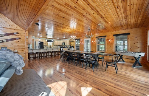 Clarkson Cabin | Captain's Lodge+ Nolin Lake + Mammoth Cave+ Arcade + Hot Tub, Table Tennis + Foosball+ Pizza Oven