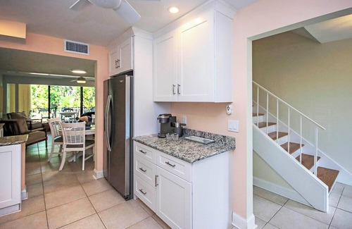 Shell Harbor House | Captain's Nest Sanibel, with Pergola on East End