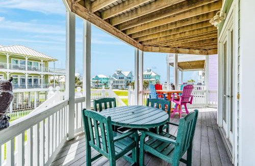 Beachside Village House | Captain's Retreat