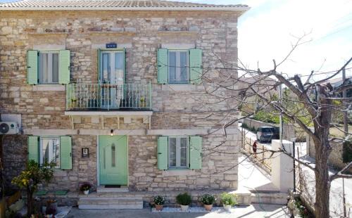 Melikia Apartment | Captain Theo's modern apartment Martina