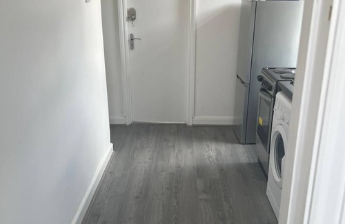 Clayhall Apartment | Captivating 2-Bed Apartment in Ilford