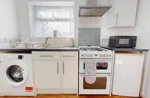 Stanford-le-Hope Apartment | Captivating 2-Bed Apartment in Stanford-le-Hope