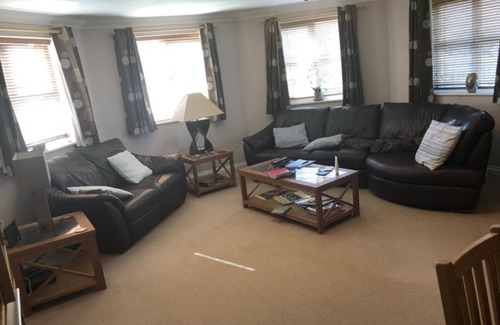 Copthorne Apartment | Captivating Apartment in Copthorne, Near Gatwick