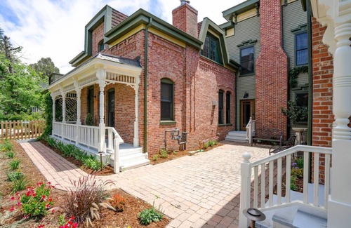 Five Points Apartment | Captivating Cowgirl S