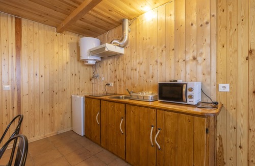 Alos de Balaguer RV Rental | Caravan 'Bungalow 2' with Mountain View, Wi-Fi and Air Conditioning