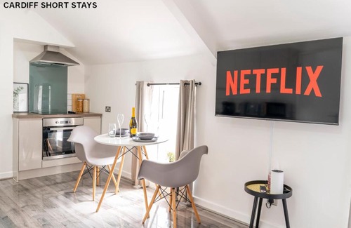 Riverside Apartment | Cardiff Stadium Free-Parking King-SizeBed FastWifi
