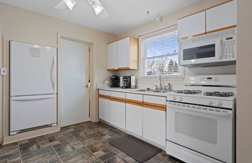 Lexington House | Cardinal Cottage Retreat! 4 Homes Away from beach!