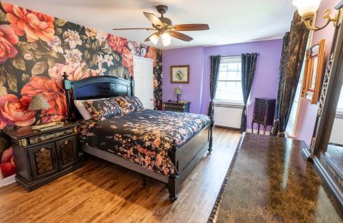 Cornwall House | Cardinal Inn Romantic Room