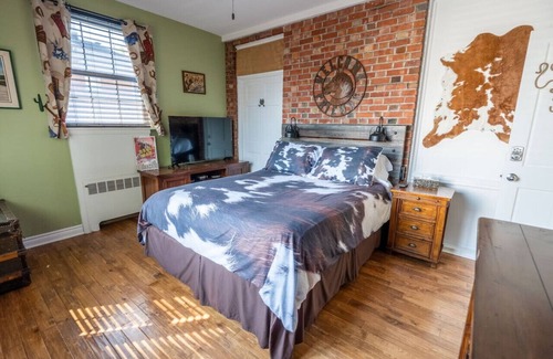Cornwall Bed & Breakfast | Cardinal Inn ~ Western Room