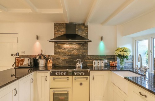 Pelynt Cottage | CARDWEN FARMHOUSE, pet friendly, character holiday cottage in Looe