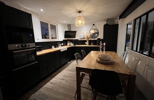 Carentan House | Carentan - Spacieuse Maison Avec Piscine Chauffée de 10 Personnes