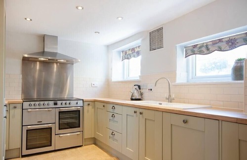 Craster Cottage | CARGOES, pet friendly, country holiday cottage in Craster